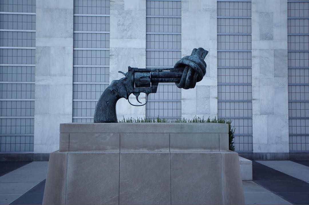 "Knotted Gun", a statue of a Colt Python revolver with its barrel tied in a knot, which was a gift from the Luxembourg government.  Artist : Carl Fredrik Reuterswärd  #unitednations #nyc #peace #love #andallthosegoodthings